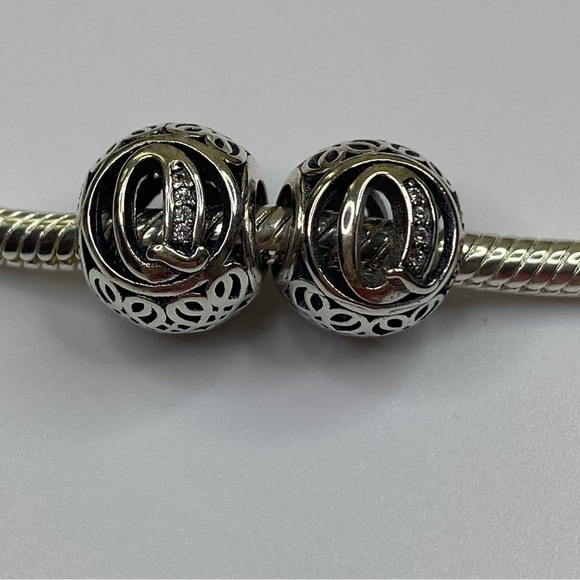 Sterling Silver Vintage Letter Q Charm - Picture 8 of 10